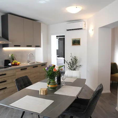 Marika Old Town Apartment *